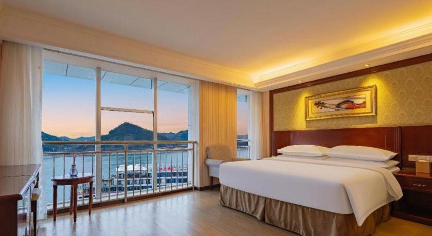 Yichang Vienna Hotel Wanda Branch Ngoại thất bức ảnh