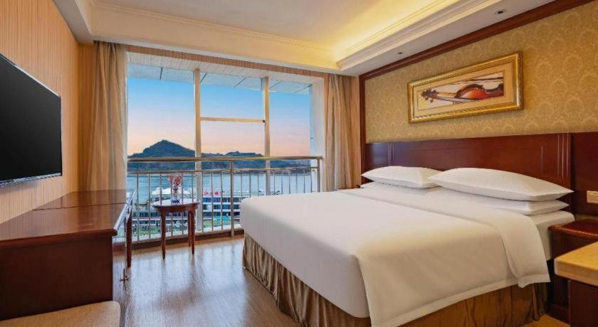 Yichang Vienna Hotel Wanda Branch Ngoại thất bức ảnh